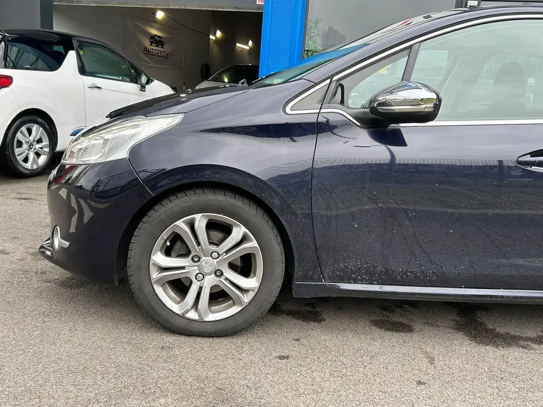 PEUGEOT 208 – Image 11