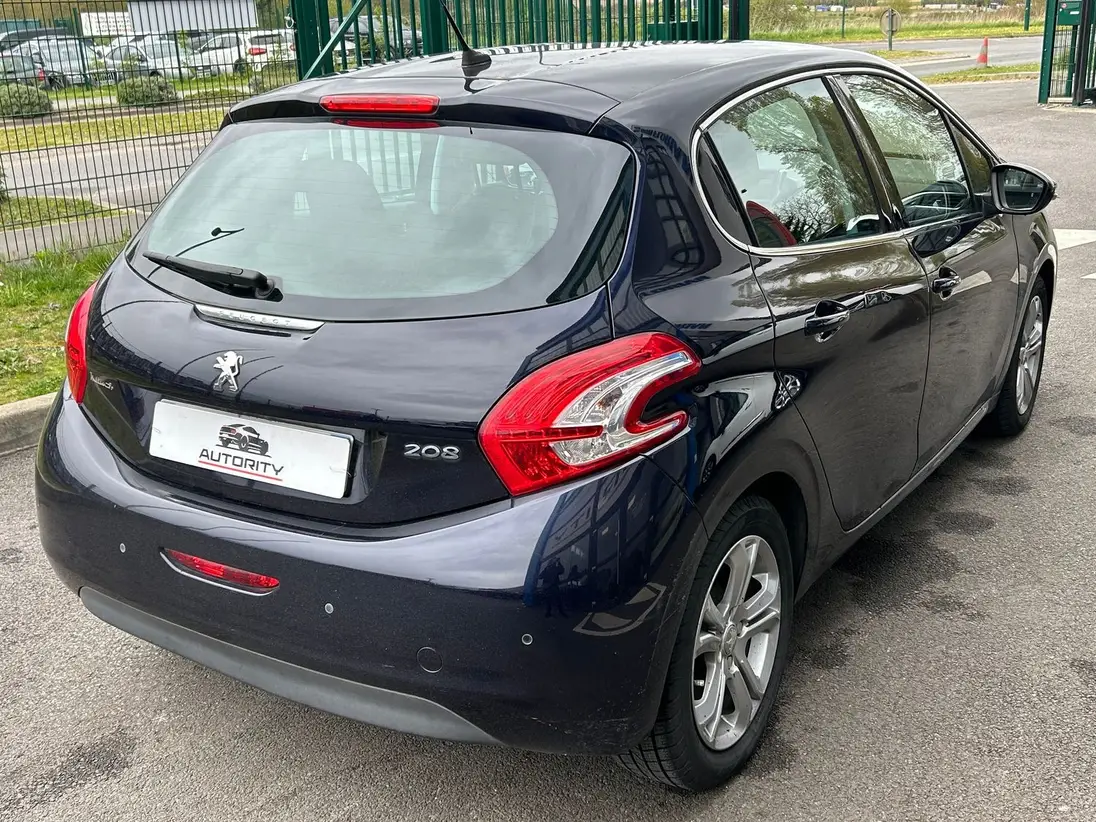 PEUGEOT 208 – Image 3