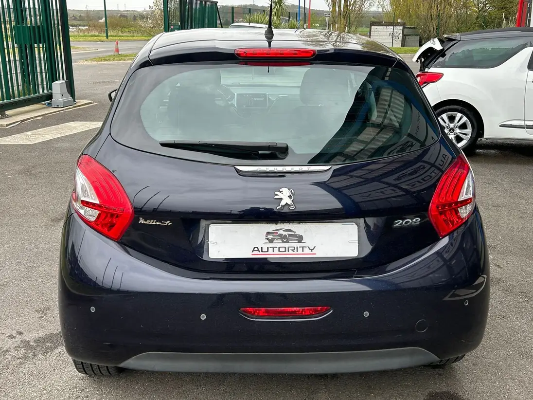 PEUGEOT 208 – Image 4